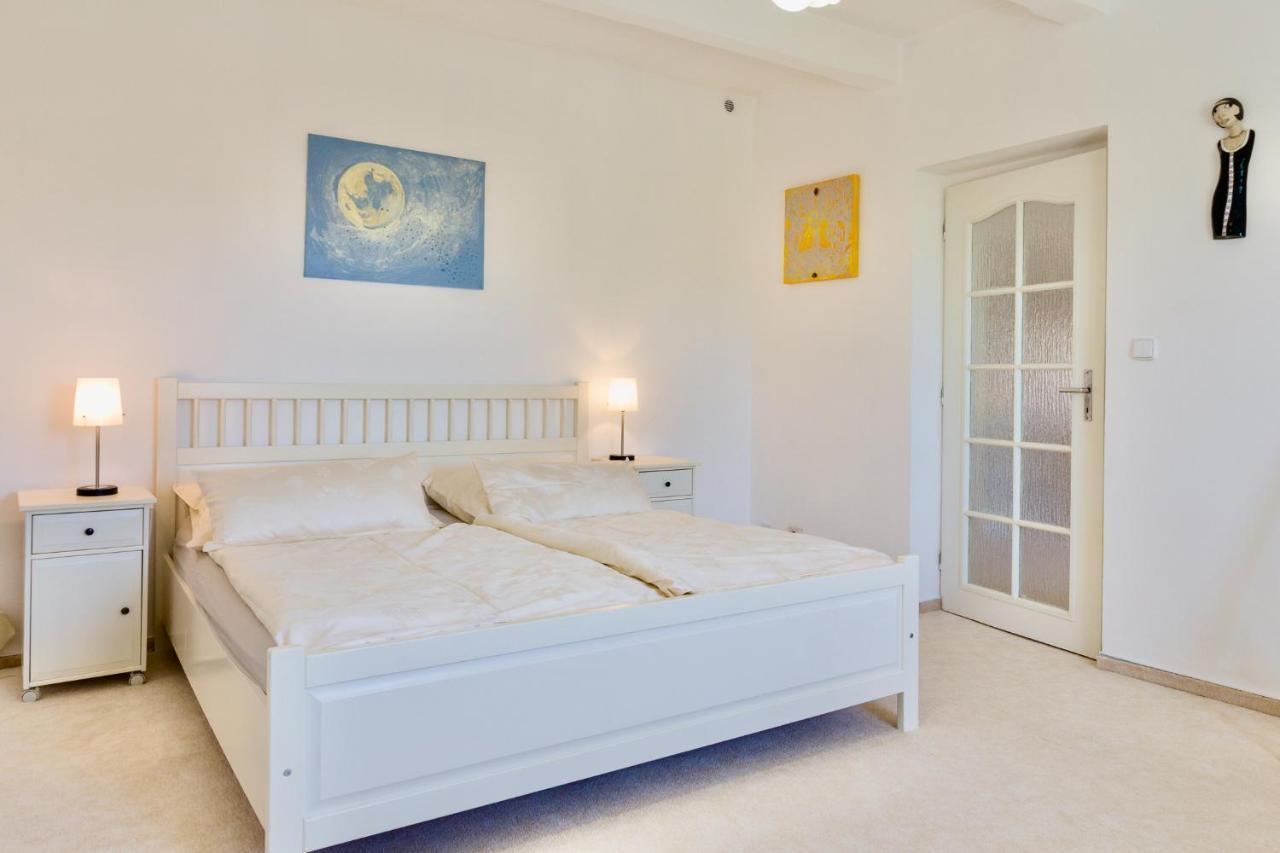 Apartman U Berounky ベロウン エクステリア 写真